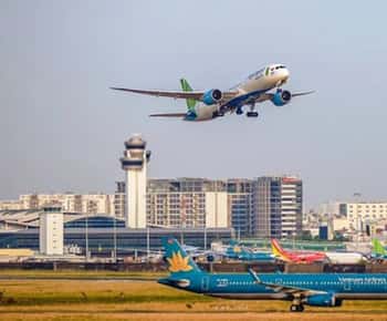 From Ho Chi Minh Airport: Premium Fast Track Immigration