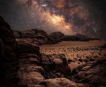 Wadi Rum: 1-Night Jeep Tour with Dinner and Breakfast