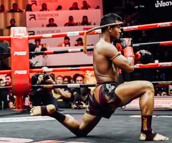 Bangkok: Muay Thai nyrkkeily Rajadamnernissa hotellin kuljetuksella