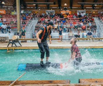 Pigeon Forge: Cena spettacolo "Lumberjack Feud" di Paula Deen