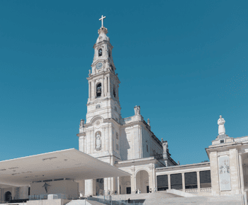 Din Lisabona: Sanctuarul Fátima și satul micilor păstori