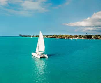Norra delen: Kryssning till den platta ön & Gabriel Island.bbq lunch