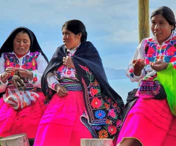 Desde Puno: Excursión de 2 días Uros, Amantani y Taquile + Comida