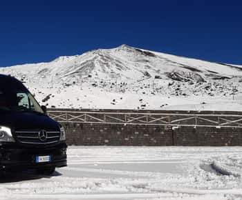 Desde Siracusa: Etna, Taormina, Isola Bella tour guiado por audio