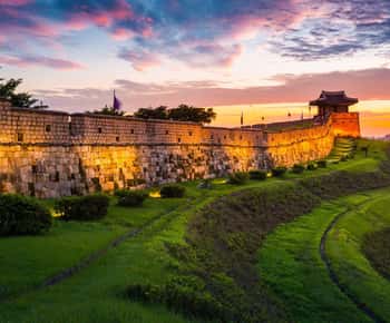 Suwon: Hwaseong Fortress, Gwangmyeong Cave & Starfield Tour