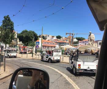 Tuk Tuk Half Day Tour in Lisbon with food and drinks