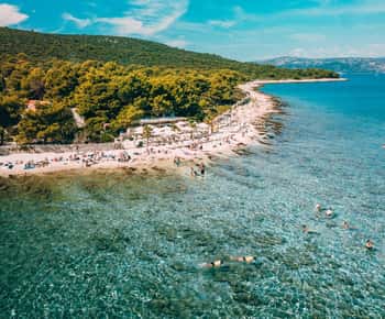 Trogir: Lagoa Azul e Šolta com almoço e bebidas num restaurante