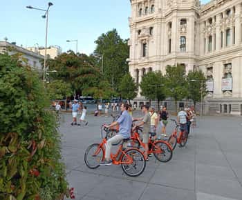 Madrid: pontos turísticos de bicicleta ou bicicleta elétrica, tour de 1,5 hora com guia