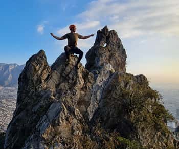 Nido de Aguiluchos: Wandelen, abseilen en adembenemende foto's
