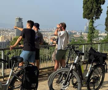 Barcelona: aventura en bicicleta eléctrica por Montjuïc con vistas y castillo