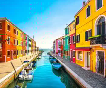 Murano & Burano Guided Tour by Private Boat with Glassmaking