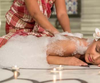 Lato: Esperienza di bagno turco con trasferimento e massaggio