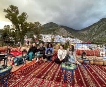 Explore Chefchaouen como um morador local