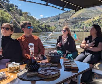 Ab Porto: Verkostungen in 2 Weingütern, Mittagessen vom Chefkoch & Bootstour