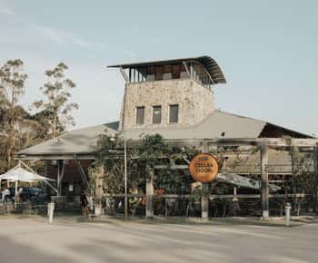 Brisbane: Sirromet Seafood Feast with Premium Tasting