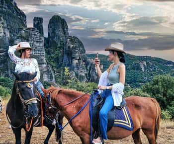 Kastraki: Meteora Morning Horse Riding with Monastery Visit