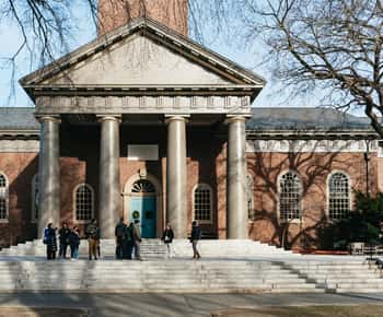 Cambridge: Harvard University Student-Guided Walking Tour