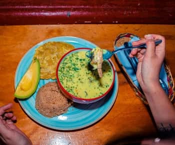 Bogota: Maistiaiset ja Tejo: Opastettu ruokakierros 12+ maistiaisella & Tejo