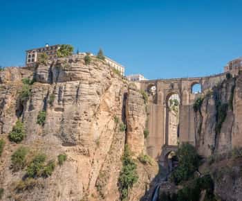 From Malaga: Ronda & Setenil de las Bodegas Guided Day Trip