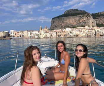 Cefalú: Excursión privada en barco a Cefalú con snorkel