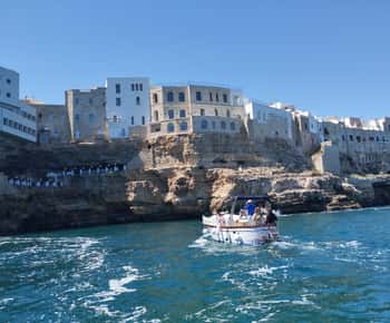Monopoli : tour en bateau de 2,5 heures vers les grottes de Polignano a Mare