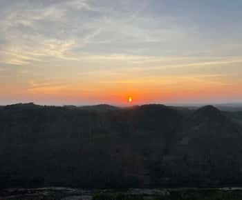 Yogyakarta: Passeio ao nascer do sol em Kediwung e à caverna Jomblang