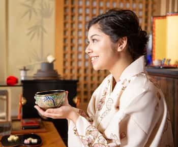 Okinawa'da sade kimono ile Çay Seremonisi deneyimi