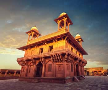 Agra a/desde Jaipur con visita guiada a Fatehpur Sikri y Abhaneri.