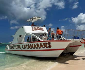 Punta Cana: Booze Cruise with Snorkel and Natural Pool Stop