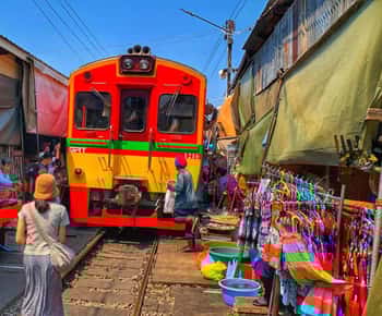 Bangkok: Damnoen Saduak and Mae Klong Train Markets