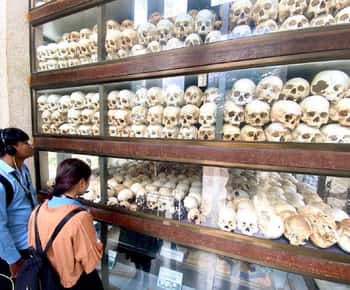 Phnom Penh: Campos de la Muerte y Prisión S21 Tour en autobús
