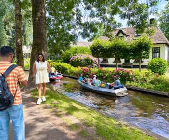 Amsterdam to Giethoorn Express: Guided Tour + Boat Option