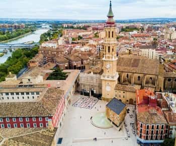 Zaragoza : Private Custom Walking Tour mit einem ortskundigen Guide