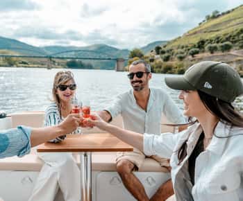Pinhão: Passeio de Barco Solar no Rio Douro com Prova de Vinhos