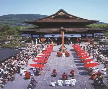 Nagano Private Day Trip, zenkoji temple with Guide&Pickup