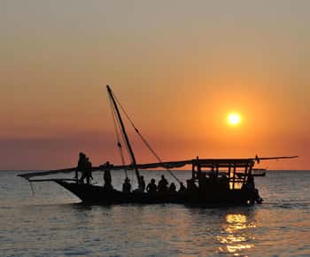 Stone Town: Sunset Dhow Cruise with Drinks, Snacks & Music