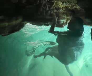 Muscat: Wadi Shab, romantyczna jaskinia i zapadlisko - wycieczka 1-dniowa