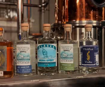 Ketchikan: Distillery Tour with Infusion Class