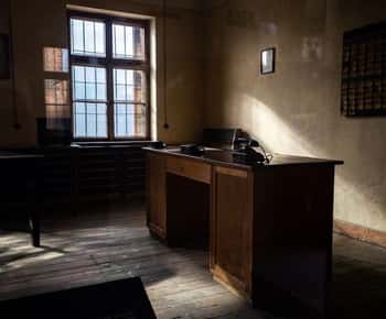 Auschwitz-Birkenau: Skip-the-Line Entry and Guided Tour