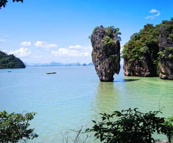 James Bond Island: Sightseeing Tour by Longtail Boat & Kayak
