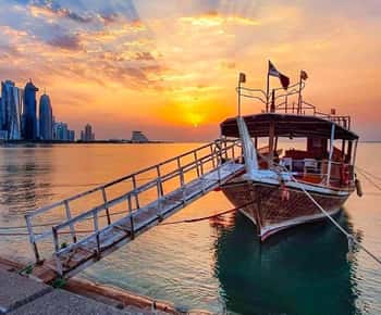 Doha: Dhow-risteily, jossa on nouto ja kyydistä poistuminen.