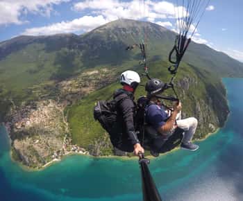 Paragliding ved Ohrid-søen