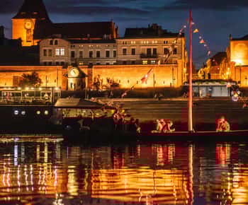 Toruń: Toruń di notte da una barca sul Vistola