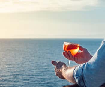Cinque Terre: Naplementés hajókirándulás aperitifekkel