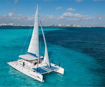 Cancún: Wycieczka katamaranem na Isla Mujeres z otwartym barem i lunchem
