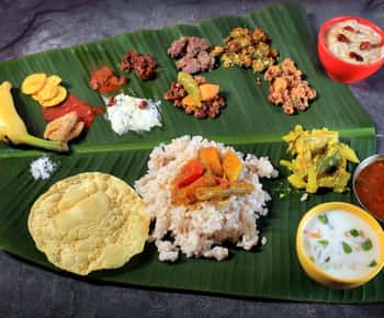Kochi:4 Day Private Tour of Munnar, Alleppey with House boat
