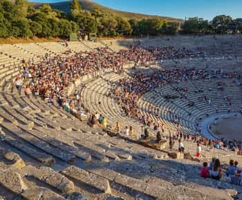 Bekijk een voorstelling op het oude podium van Epidaurus