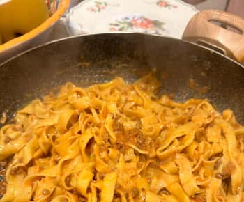 Aprenda e saboreie o verdadeiro ragu à bolonhesa e a confecção de massas.