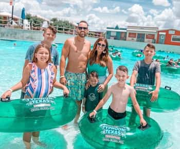 Кэти: входной билет в аквапарк Typhoon Texas
