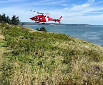Saint John: Highlights and Sea Caves Tour